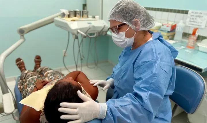 Cariacica abre 740 vagas para dentista nesta sexta-feira; veja como agendar