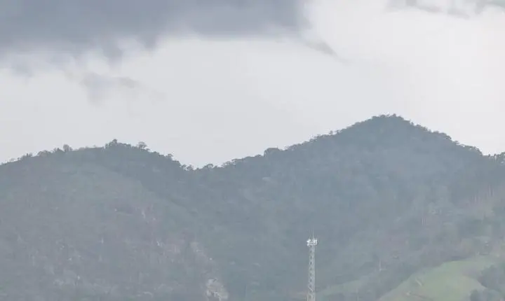Céu escurece em Vargem Alta e Defesa Civil emite alerta para temporais