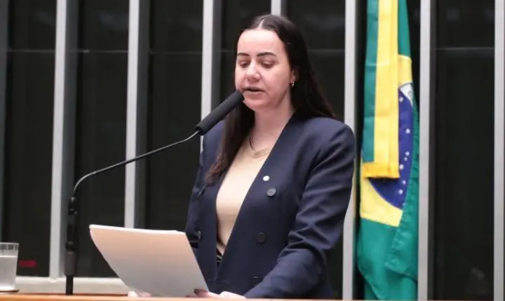 Comissão aprova projeto que amplia direitos de estudantes grávidas e lactantes nas escolas