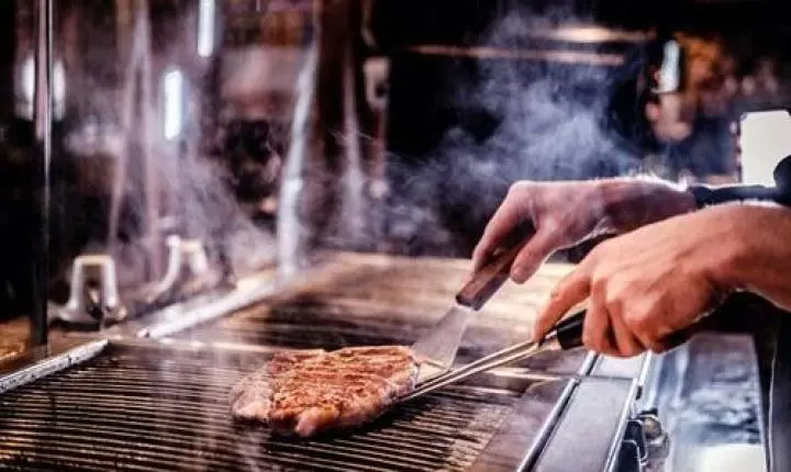 Cozinha Original abre vaga para chapeiro(a) e busca novos talentos para a equipe