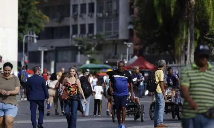 Crescimento populacional caiu para 0,37% em 2026, estima IBGE