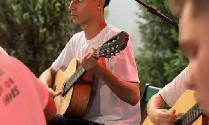 Da sala de aula para a cidade: Orquestra Amigos do Violão inaugura sede própria em Alfredo Chaves