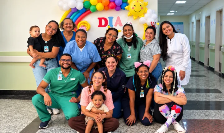 Dia das Crianças leva personagens, música e presentes a hospital infantil da Serra