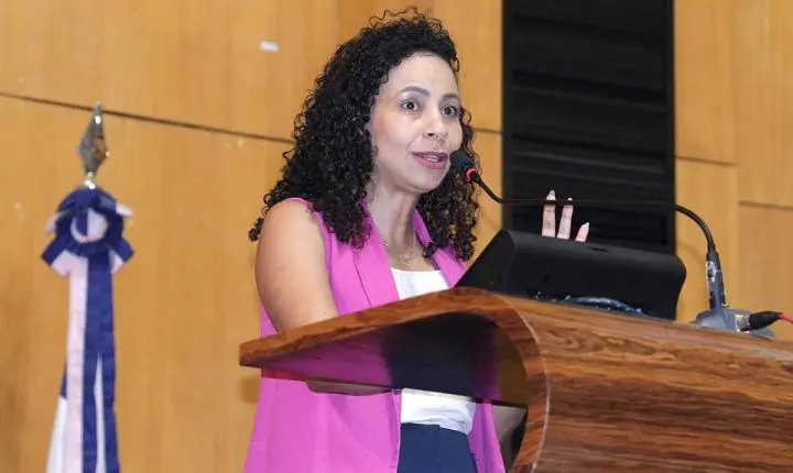 Educação em alerta: deputada denuncia precarização e cobra mudanças urgentes no ES