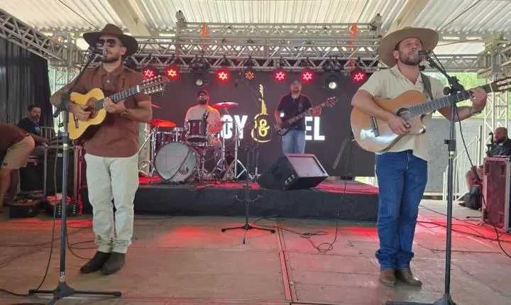 Eloy & Tiel abrem a programação musical da 2ª Festa do Abacate em Castelinho