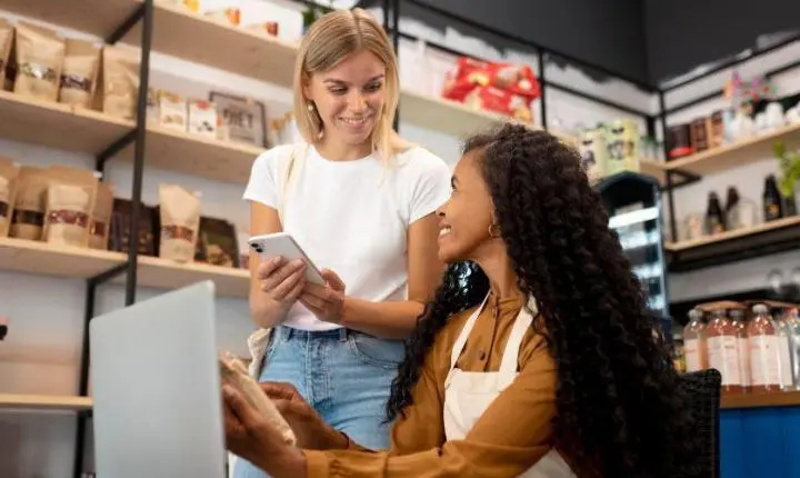 Empreendedores participam de palestra gratuita sobre vendas e fidelização de clientes em Vila Velha