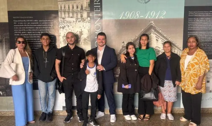 Escolas de Cachoeiro recebem laboratórios tecnológicos e bolsas para estudantes