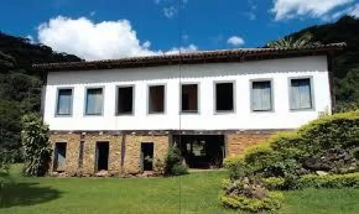 Estado avança na preservação histórica e inicia projeto de restauro de casarão em Venda Nova