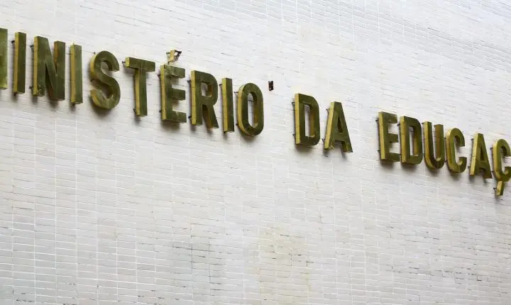 Formação de professores a distância mostra desempenho 53,1% inferior