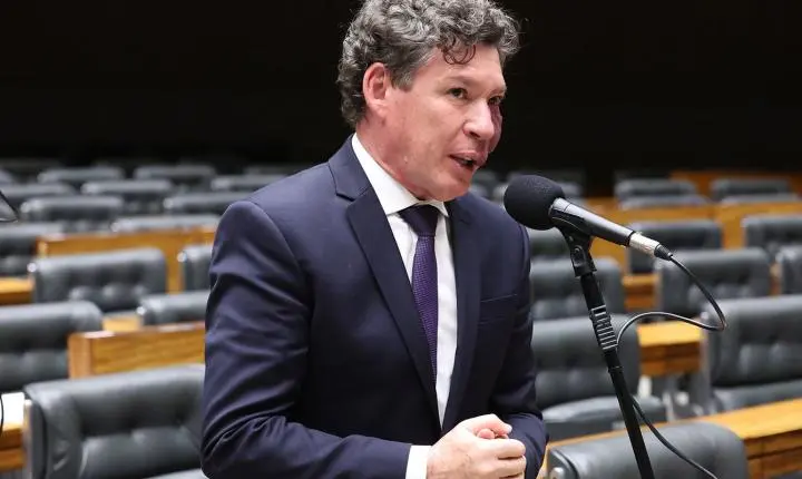 Hugo Motta indica presidente da comissão da MP da Taxa das Blusinhas