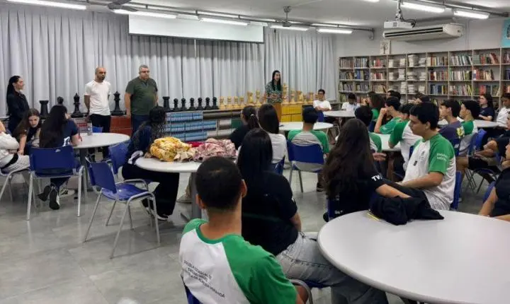 Jovens de Cachoeiro conhecem oportunidades para empreender e acessar crédito de até R$ 5 mil