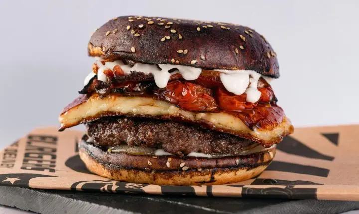 Maior festival de hambúrguer do ES volta com 160 lanchonetes e receita inédita