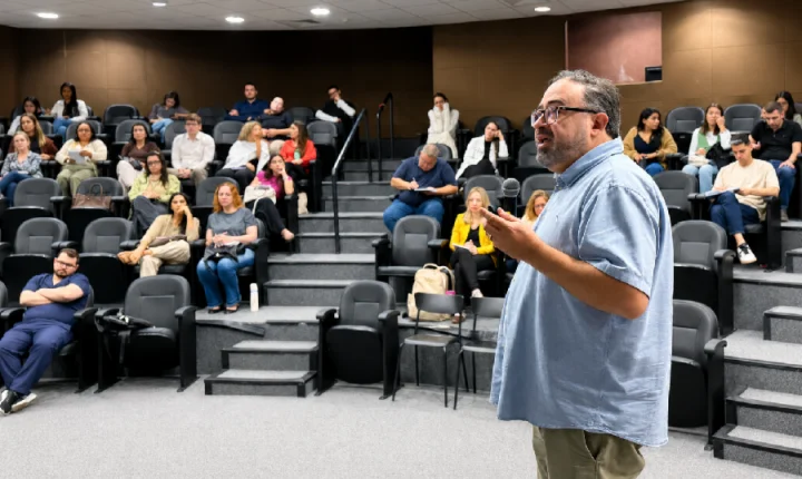 Mais de 100 médicos recebem capacitação para reforçar cuidados com gestantes na Serra