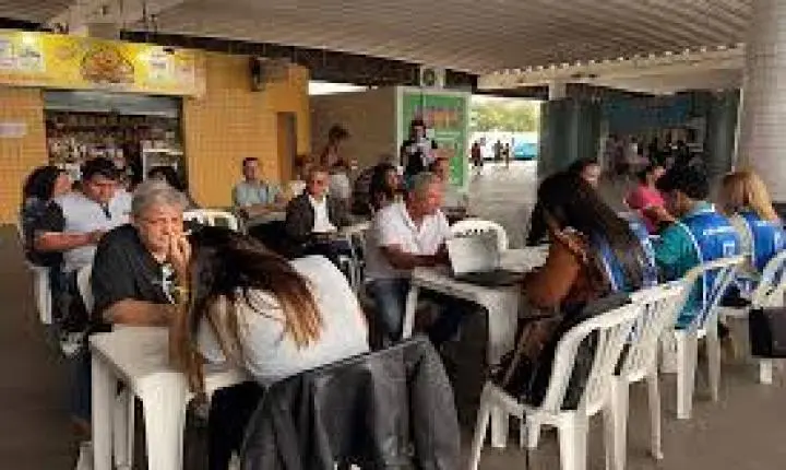 Mais de 700 vagas em poucas horas: Serra leva “Blitz do Emprego” para dentro do terminal