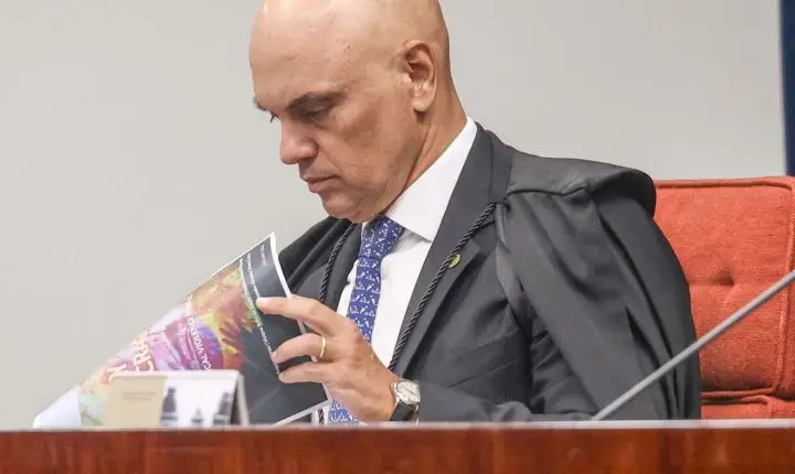 Moraes abre ação contra Flávio Bolsonaro por suposta calúnia a Lula
