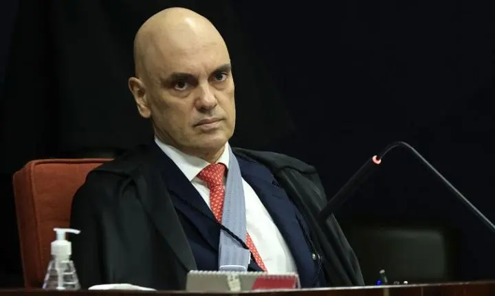 Moraes autoriza Bolsonaro a deixar a prisão para fazer cirurgia 