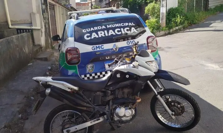 Moto furtada é encontrada escondida em quintal de residência em Campo Grande