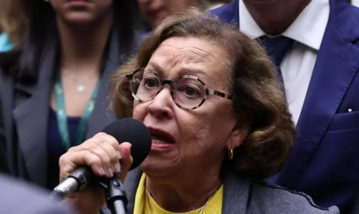Nova lei cria minuto diário na Voz do Brasil para divulgar canais de proteção às mulheres