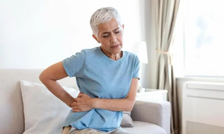 Outubro Rosa alerta para risco de fraturas no quadril após a menopausa