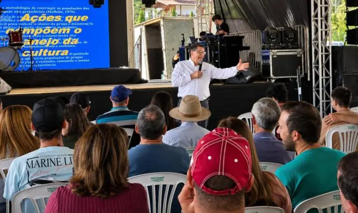 Pesquisa leva tecnologia ao campo durante a 2ª Festa do Abacate em Castelinho
