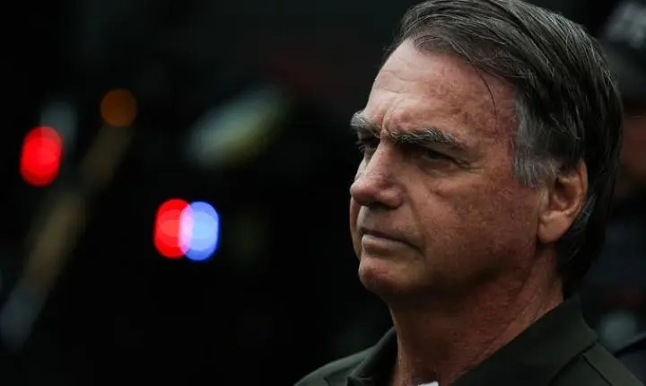 PF conclui que Bolsonaro precisa de cirurgia de hérnia