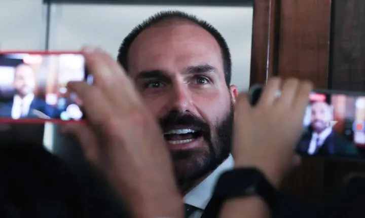 PGR pede ao Supremo condenação de Eduardo Bolsonaro por coação