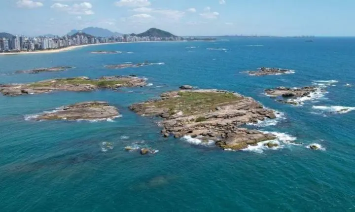 Prefeitura de Vila Velha reúne barqueiros para orientar passeios às ilhas na alta temporada de verão