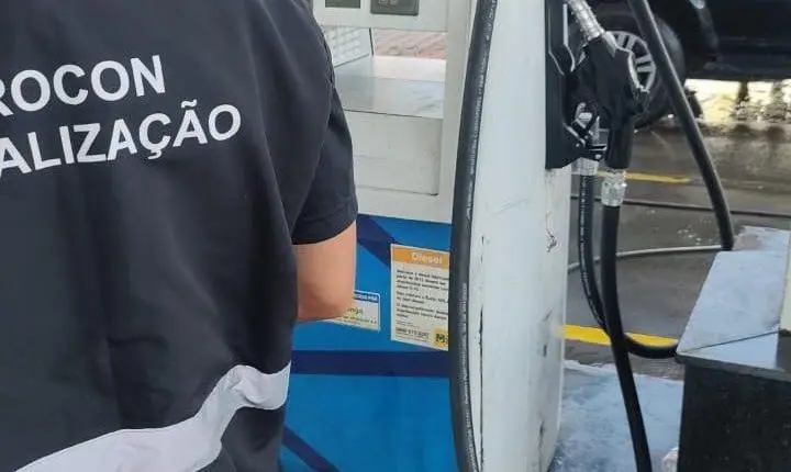 Procon autua posto por irregularidade em bomba de combustível em Cachoeiro