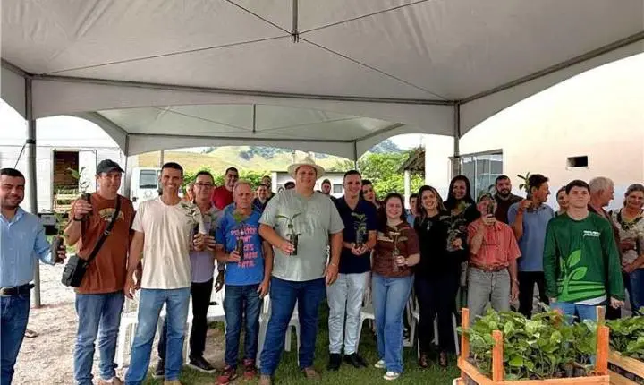 Produtores de Alfredo Chaves recebem 10 mil mudas de café e fortalecem agricultura familiar