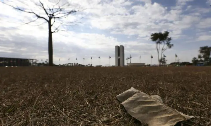 Região Sul tem risco de temporal e granizo; outras regiões têm calor