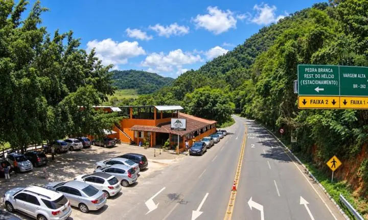 Restaurante de Vargem Alta abre vagas com diária de R$ 130