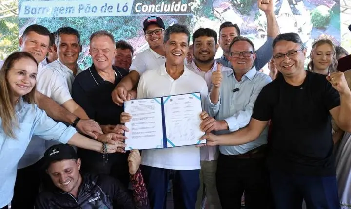 Ricardo Ferraço anuncia pacote milionário e inaugura obras em Laranja da Terra