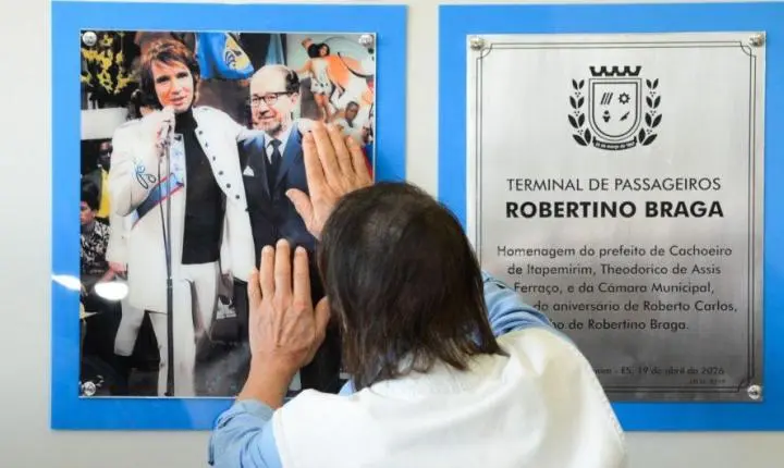 Roberto Carlos se emociona ao retornar a Cachoeiro e homenagear o pai no dia do aniversário