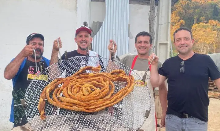 Torresmo gigante e shows nacionais em Vargem Alta