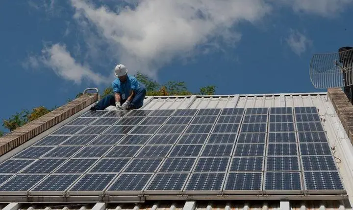 Vai instalar energia solar? Procon de Cachoeiro faz alerta e lista 12 cuidados antes de fechar contrato