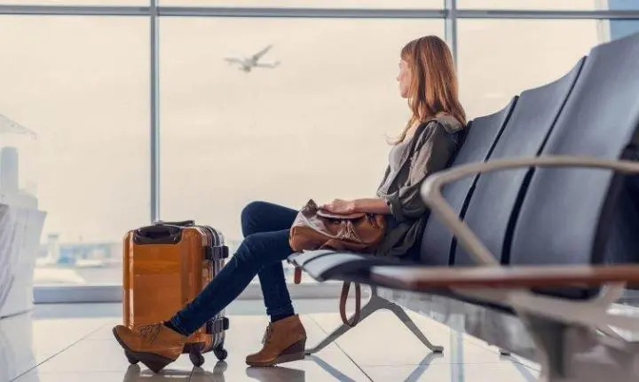 Vai viajar de avião? Novas regras mudam direitos em casos de atrasos e cancelamentos